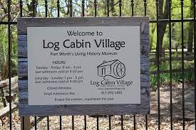 Hotels near log cabin village, fort worth on tripadvisor: Eingang Von Log Cabin Village Bild Von Log Cabin Village Fort Worth Tripadvisor