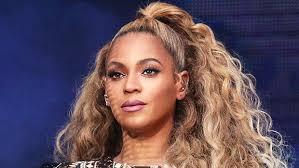 If her hair is not in her signature blonde locks. Beyonce S Blonde Hair On The Run Ii Tour Hairstyle Hollywood Life