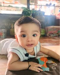 MasyaAllah tabarakallah udah 8 bulan aja ini bocil sehat2 ya anak sholeh  pinter berbakti sama orangtua baik akhlaknya selalu dikelilingi orang2 baik  aamiin allahumma aamiin😇🥰💗 hihi kemaren lupa gara2 guntur teker wkwk