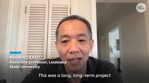 After two years away, a daughter surprises her mom at Christmas lunch