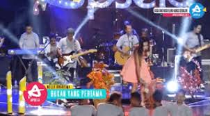 ** namun bila.esok datang ku tak bisa genggam tangamu lagi. Lirik Lagu Bukan Yang Pertama Nella Kharisma Lorok