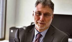 Otorgan premio al periodista Martin Baron