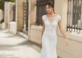 Brautkleider mit reinen linien und reichen verzierungen, gefertigt aus absolut hochwertigen stoffen. Brautmode Brautkleider Schuhe Accessoires Mehr Von Diamore
