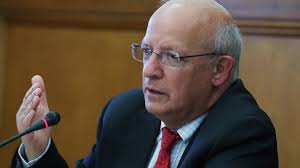 Filho de adjunto no Ministério dos Negócios Estrangeiros com cargo em  Bruxelas