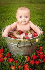 So we decided to give him his first ever bath. Bath Photoshoot Ideas Baby Photos 24 New Ideas Summer Baby Pictures 6 Month Baby Picture Ideas Baby Photoshoot Girl