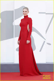 Vanessa kirby, shia labeouf, ellen burstyn and others. Vanessa Kirby Earns Raves For Pieces Of A Woman Stuns At Venice Film Festival Events Red Carpet Dresses Best Vanessa Kirby Red Carpet Looks