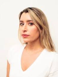 Sarah Scheer's Instagram, Twitter & Facebook