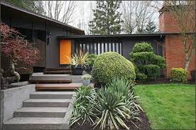 Architecture, form no longer followed function: Simple Statement Exterior Via Mid Century Modern Love Mid Century Modern House Exterior Exterior House Colors Mid Century Exterior