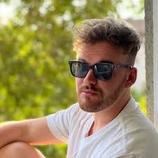 Carol Jade (@thecaroljade)