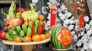 Nếu ngày 23 tháng chạp tiễn ông công ông táo, tiễn thần tới đúng thời điểm giao thừa, người dân thắp đèn, hương. Rx4zkpc0lfqoem