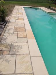 Der Bodenbelag Und Die Poolumrandung Ist Aus Sahara Sandstein Pool Im Garten Pool Umrandung Garten Deko