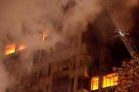 1 de 3 lorena muniz pode ter morrido intoxicada pela fumaça do incêndio, segundo mostra os destaques em vermelho. Curto Circuito Deu Inicio A Incendio Em Predio Que Ruiu No Centro De Sp Veja