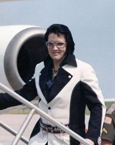 July 5, 1976: Elvis boarding his airplane, the Lisa Marie in Tulsa,  Oklahoma ❤️