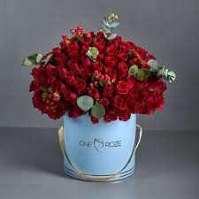 Signature Red Hatbox Fresh Flowers Arrangements Flower Arrangements Simple Flowers Bouquet Gift