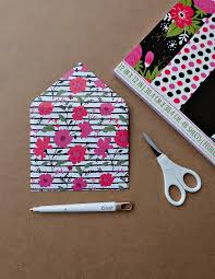 In this tutorial, you'll learn how to make an envelope out of 8.5 x 11″ paper and turn it into a custom envelope for any of the most popular greeting card sizes. How To Make Diy Envelopes Tutorial Hello Creative Family
