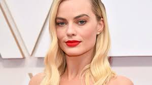 Primeira, maior e mais completa fonte de notícias sobre a atriz margot robbie na américa latina. Margot Robbie Als Barbie Alle Infos Zum Film Uber Die Beruhmteste Puppe Der Welt Vogue Germany