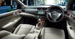 Sejak istriku sibuk syuting sinetron, dia banyak pergi keluar kota, otomatis aku dan mertuaku sering berdua di rumah, karena memang kami tidak punya pembantu. Pengalaman Memandu Nissan Sylphy Jasduit