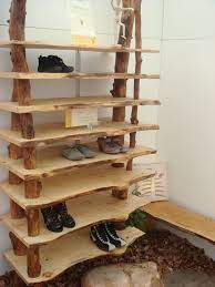 Platz ist in der kleinsten hütte, wenn man genug stauraum schafft. Schuhregal Wildholz Christian Holzapfel Schuhregal Holz Zuhause Diy Heimwerkerprojekte