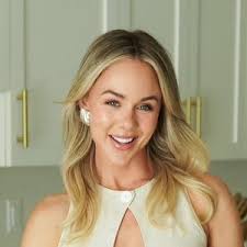 Celeste Thomas (@celestethomasrn)