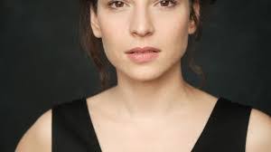 Lara Muller's Instagram, Twitter & Facebook