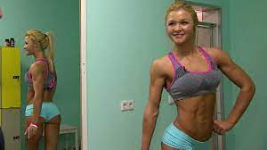 Sportlich habe ich früher eher wenig gemach, ich war höchstens einmal pro woche tennis spielen. Sophia Thiel Mit Sport Und Ernahrungsplan Zur Traumfigur