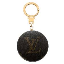 A designated house icon, the speedy is an unquestionable asset to any wardrobe. Louis Vuitton Monogram Canvas Round Key Chain Louis Vuitton Tlc