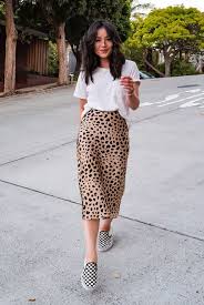 Black And White Checkered Skirt Outfit Summer White T Shirt A Leopard Skirt Checkered Canvas Sneakers Hexagonal Sunglasses And A Black Saddle Bag Spring Leopard Skirt Leopard Skirt Outfit Skirt Outfits