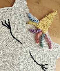 Wolle teppich 100 % patagonien wolle mit super sperrige struktur in dunkle himbeere, schattierungen von rot und rosa. Hakelanleitung Einhornteppich