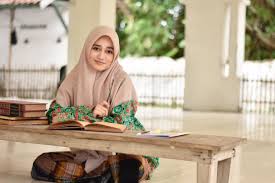 Detail veve zulfikar terbaru mp3 dapat kamu nikmati dengan cara klik tombol download mp3 di bawah, dan untuk link download lagu veve zulfikar terbaru ada di halaman selanjutnya. Lagu Baru Veve Zulfikar Beri Motivasi Santri Tetap Semangat Cari Ilmu Di Tengah Pandemi Kabarpas