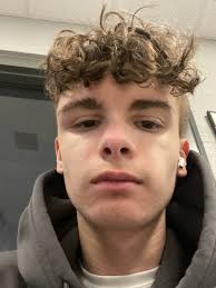 Lynne's Hairstyles At Salon at 31