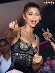 Zendaya Nude Photos & Videos 2025 | TheFappening