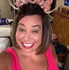 Leslie Rettig's Instagram, Twitter & Facebook