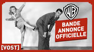 Les adorables vieilles dames habitent avec leur second neveu theodore, qui se prend pour le président roosevelt, une maison située en face d'un cimetière. Arsenic Et Vieilles Dentelles Bande Annonce Officielle Vostfr Cary Grant Frank Capra Youtube