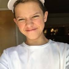 MAGGIE WHITAKER (@MaggieSartorius)