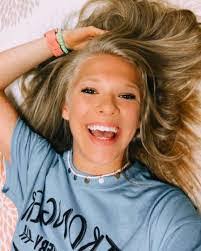 Gracie Schell's Instagram, Twitter & Facebook