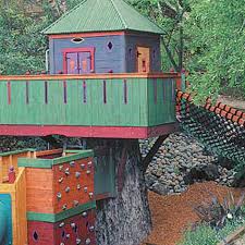 Isn't this toddler house bed amazing. Play Structures This Old House