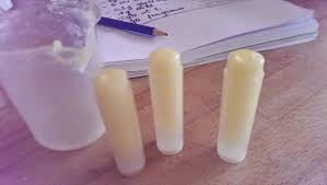 Creer Vos Produits Naturels Simple Et Pas Cher Stick Levres Reparateur Stick Levre Levre Baume A Levres