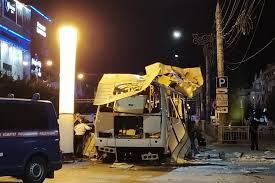 В воронеже на остановке общественного транспорта недалеко от торгового центра на кольцовской улице во время посадки пассажиров в автобус произошел хлопок. Eltq Qhnxmb2sm