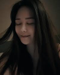 我有一个不切实际的幻想💭 我想活在自己的世界里❤️ 最简单的东西原来是最难的