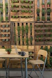 60 Wohnideen Mit Europaletten Palettenmobel Selber Bauen Palettengarten Paletten Garten Vertikaler Garten