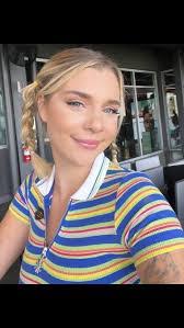 Julie Robeck's Instagram, Twitter & Facebook