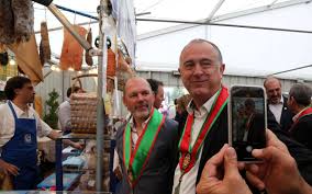 Maybe you would like to learn more about one of these? Foire Au Jambon De Bayonne 2019 Le Ministre De L Agriculture Didier Guillaume Intronise