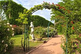 Das beste kommt zum schluss in meinem garten darf sie das an einem breiten, 2,20 hohen rosenbogen. Torbogen Fur Den Garten Auswahl Und Bepflanzung Das Gartenmagazin
