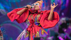 Gaby amarantos — fogo 02:32. Rolling Stone Gaby Amarantos Cai Em Show E Continua Mesmo Com Ferimento Na Cabeca