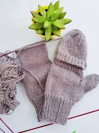 An aran weight yarn makes the knitting go fast and the top down. Knitting Patterns Galore Simple Flip Top Mittens