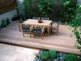 Modern Outdoor Dining Area With Teak Dining Set Modern Outdoor Dining Area Modern Outdoor Dining Outdoor Dining