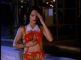 Sa vie, biographie, ses films, son blog, ses photos. Vampirella 1996