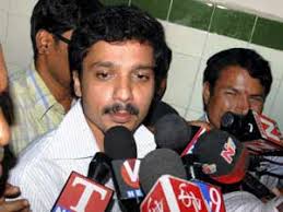 Ganesh is an indian politician from the state of karnataka. Karnataka Mla Bribed Judges Cash For Bail Scam Th Suresh Babu Kampli Gali Janardhan Reddy Oneindia News
