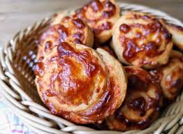 Pizzaschnecken Wolkchenbackerei Rezept Wolkchen Backerei Lebensmittel Essen Lecker