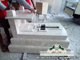 Model makam kristen minimalis pusat marmer tulungagung merupakan sentra kerajinan marmer terbaik, dan berkualitas semua kerajinan yang diproduksi berbahan baku batu marmer asli produk lokal dari kota tulungagung, yang terkenal dengan kota penghasil marmer terbaik dan berkualitas. Model Makam Bayi Kristen Kuburan Bayi Kristen Marmer Pabrik Marmer Tulungagung